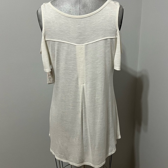 Sweet Tea by Pink Rose Cold Shoulder Ivory Tee Size L - Picture 4 of 11